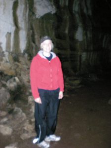 Meitsi laavatunnellissa Galápagos-saarilla (2010)